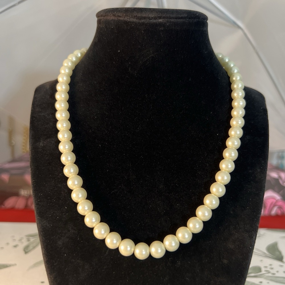 Vintage 1928 Brand Faux Pearl Necklace Elegant Wedding Gift Classic Prom